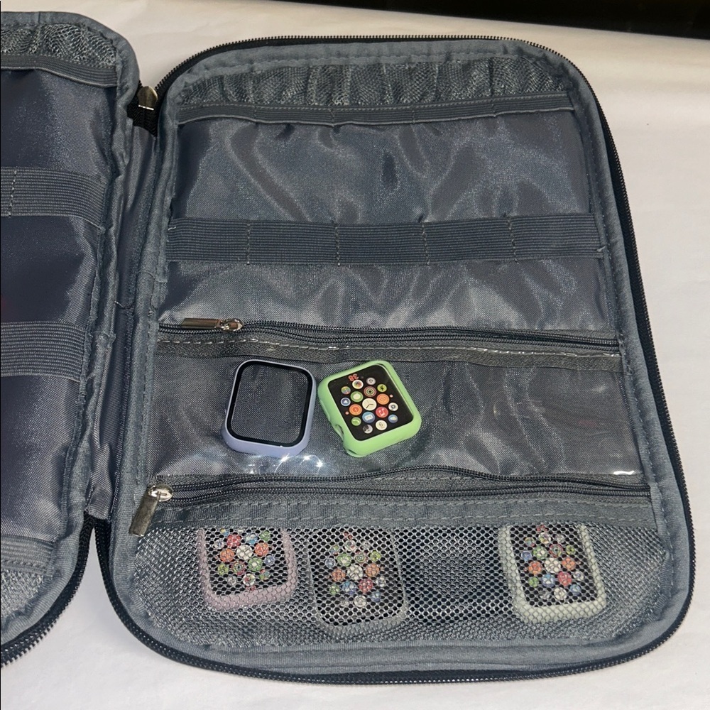 Case with Apple Watch straps and Face guards - Picture 8 of 12